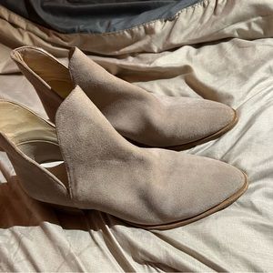 Free People Charm Double -V Distressed Split Bootie Taupe size US 9 / EU  39.5